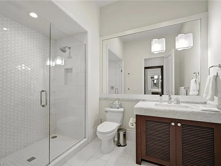215 3rd Ave N — Photo 33