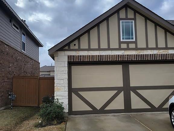 3rd image of 12902 Crombie Dr
