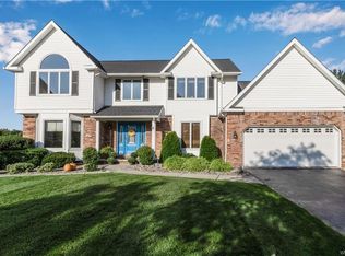 8 Bel Air Ct, Getzville, NY 14068