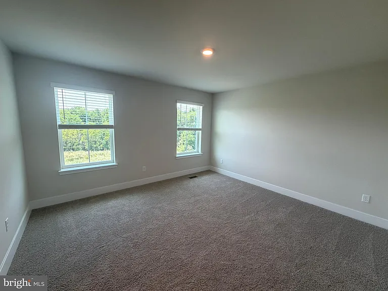 480 Sophie St — Photo 8
