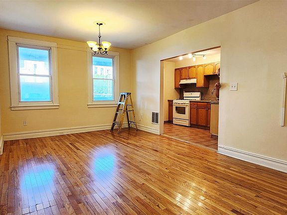 5th image of 6431 Admiral Avenue