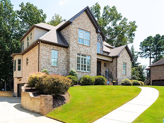 3rd image of 212 Grey Oaks Dr