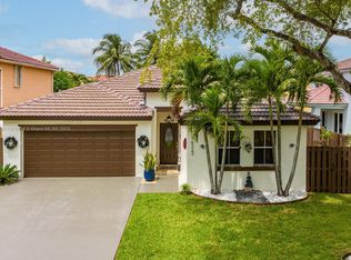 16323 SW 83rd Ln, Miami, FL 33193