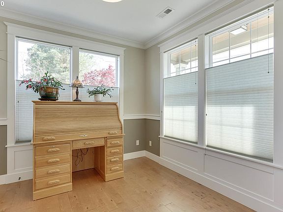5th image of 3907 SE 28th Ave