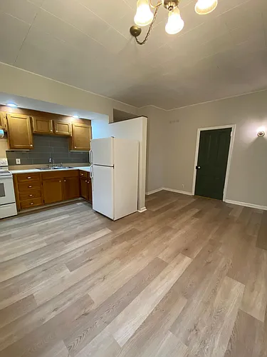 130 N Railroad St #1 Photo 1