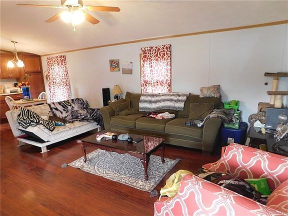 3rd image of 211 Brown St