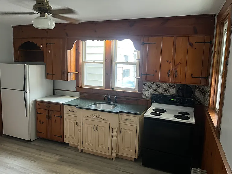 429 Main St — Photo 5