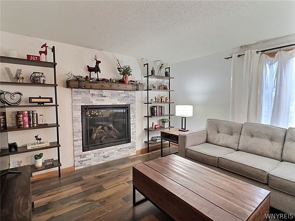 5th image of 8982 Amy Leigh Ln