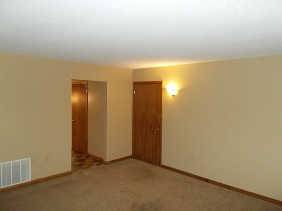 3rd image of 2745 Ventura Dr