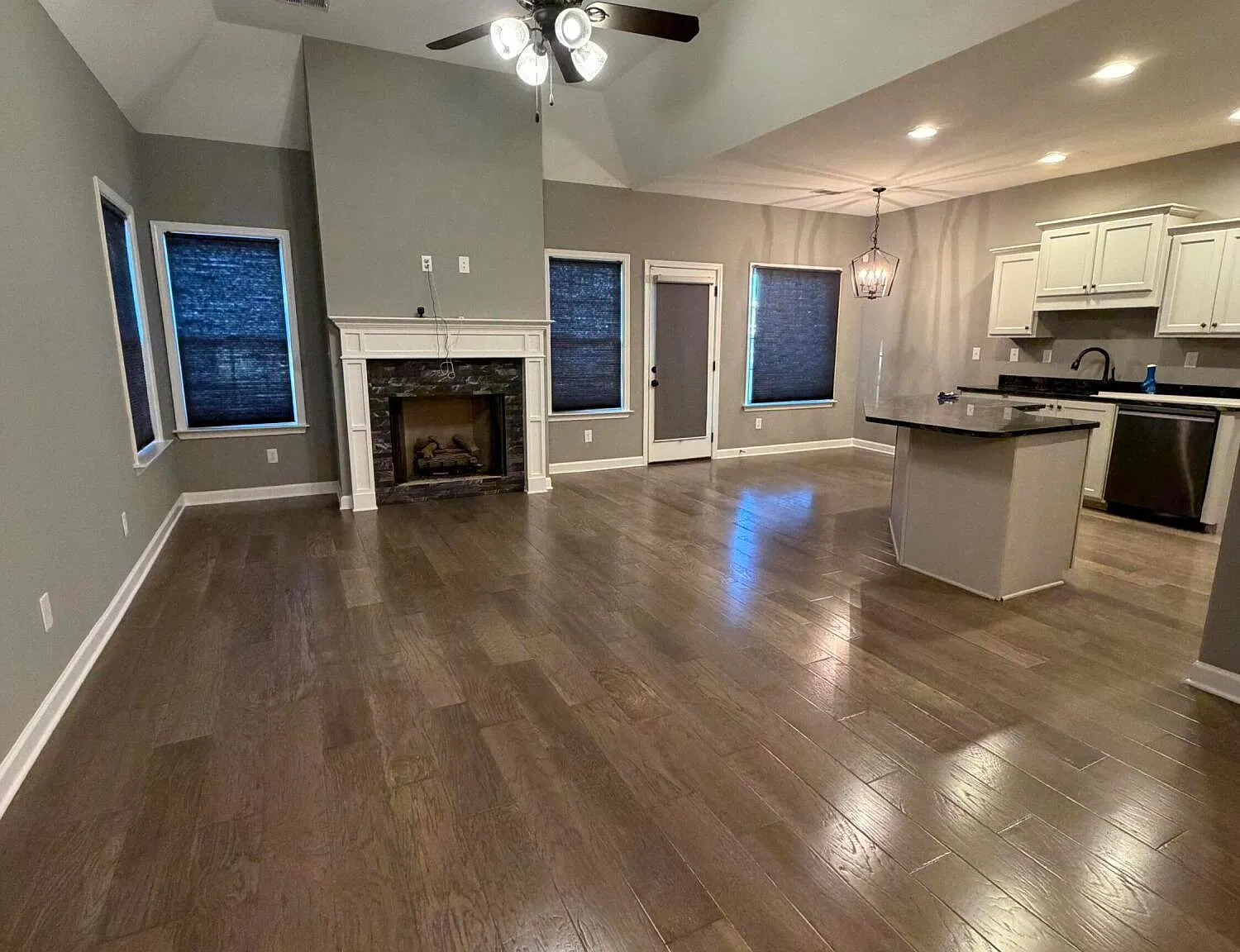 4 bed, 2.5 bath, 2155 sqft, $2,400 — Photo 4