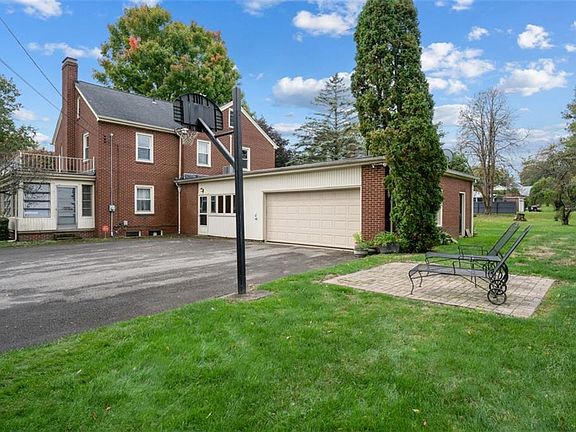 3rd image of 3207 Foster Dr NE