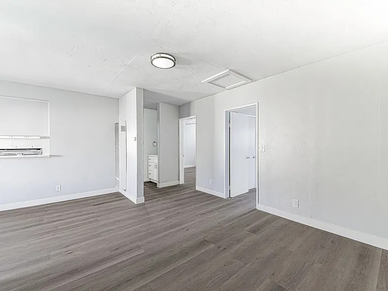 811 Gardenia Avenue — Photo 21