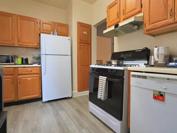 6735 Ridge Boulevard image 1 of 7