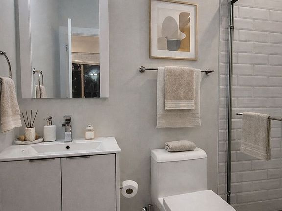 Ensuite Bathroom 1