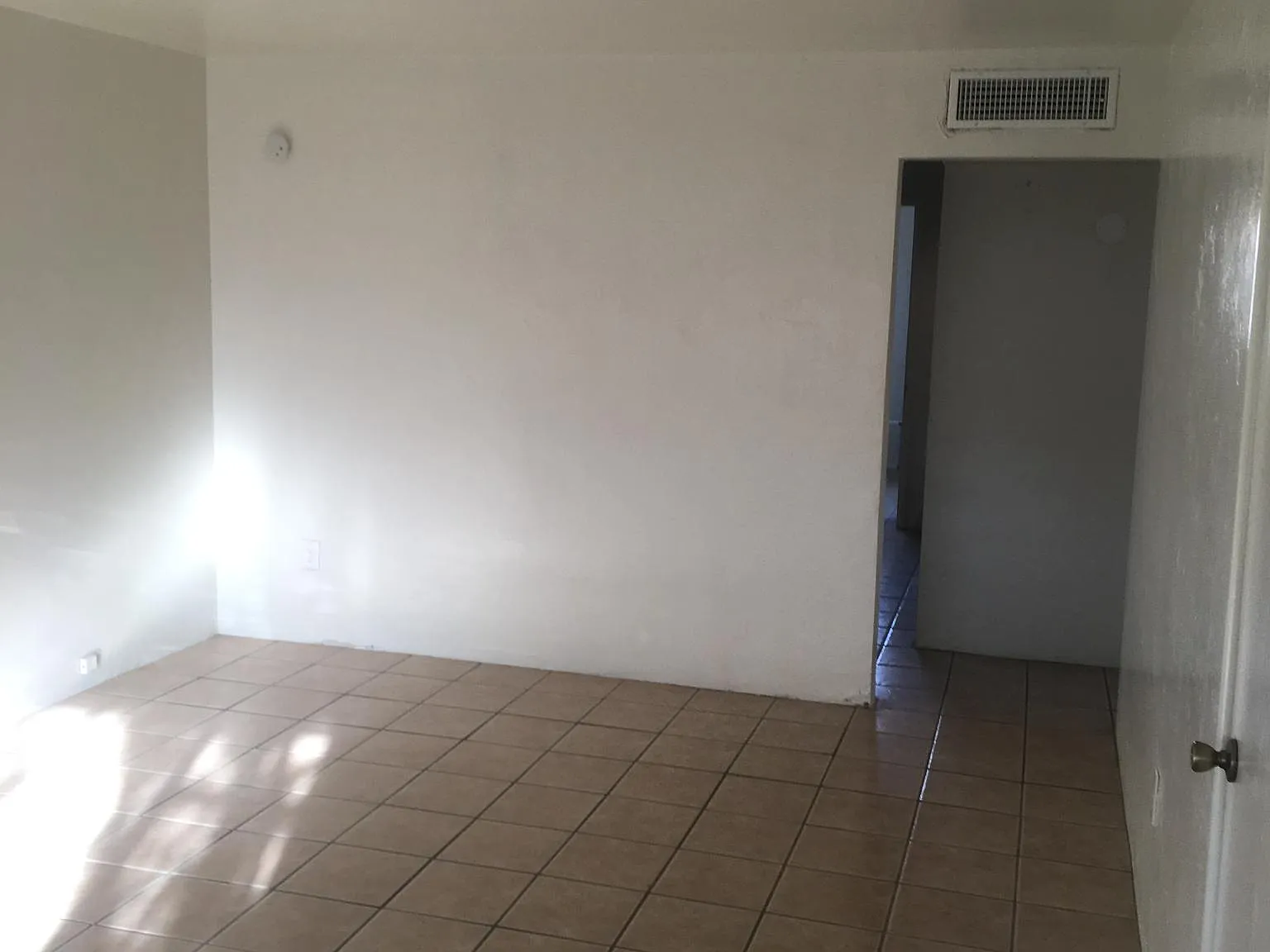 2 bed, 1136 sqft, $1,200 — Photo 4