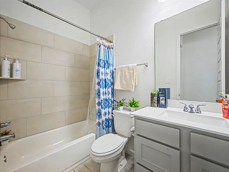 5610 Vintage Oaks Ln — Photo 8