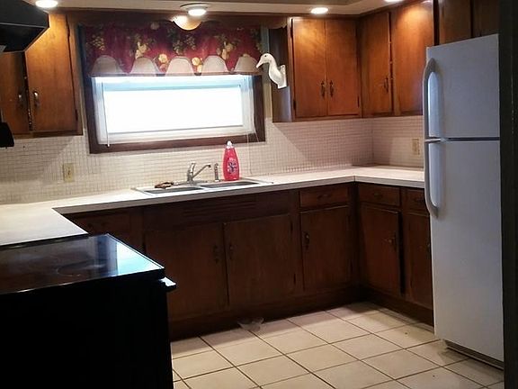 3rd image of 1604 Parkside Ct