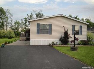 1002 Ridgewood Dr, Lockport, NY 14094