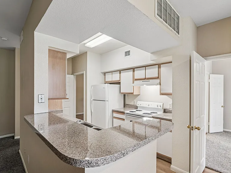 Chelsea Apartments — Photo 6