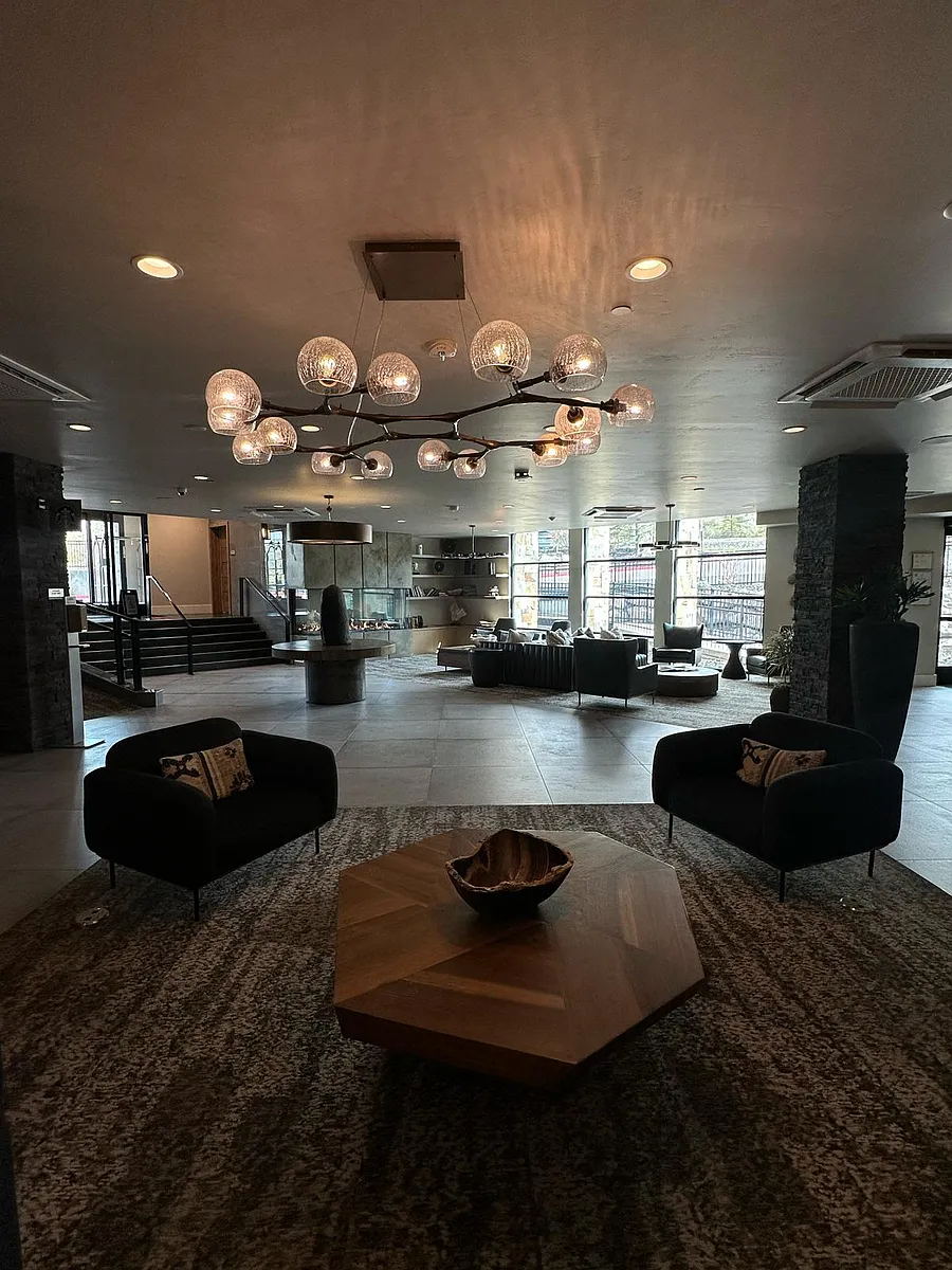 Hotel Lobby - 909 W Peace Tree Trl #203