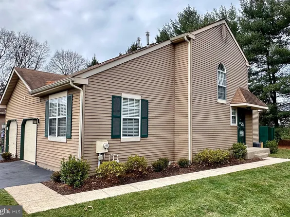 686 Tomlinson Ln, Yardley, PA 19067