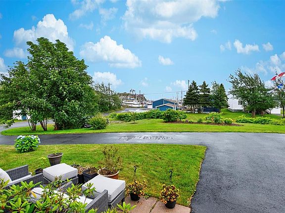 3rd image of 1 Lodge Lane
