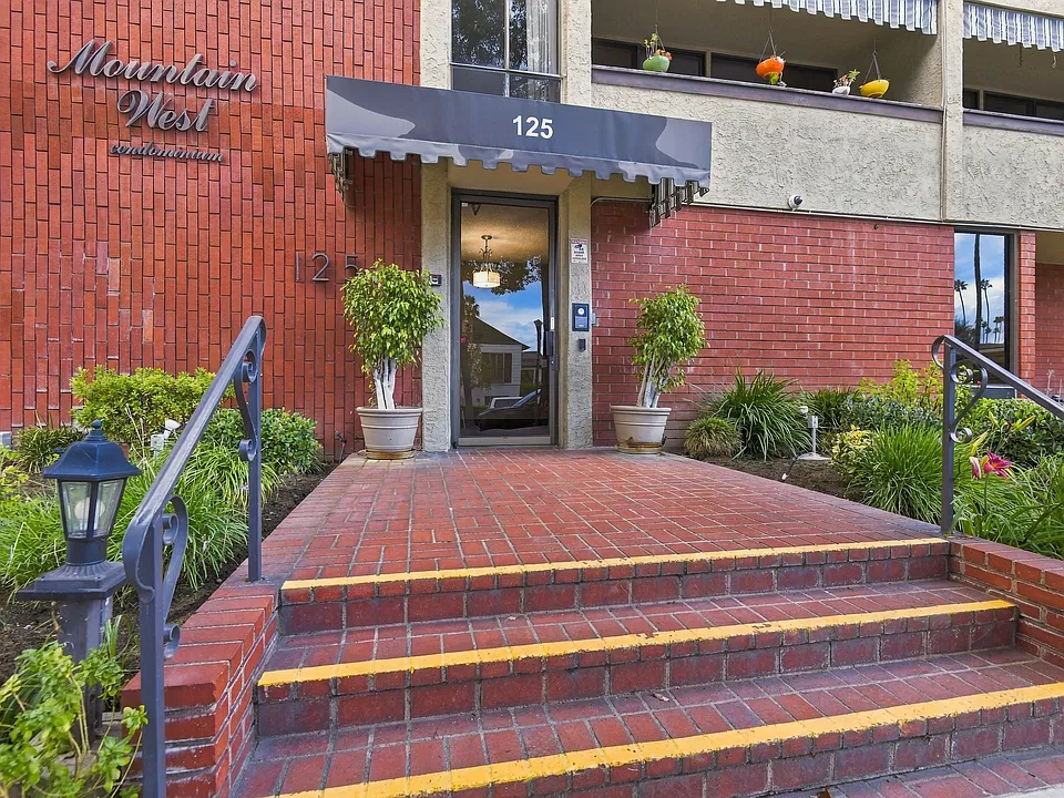 125 W Mountain St #217