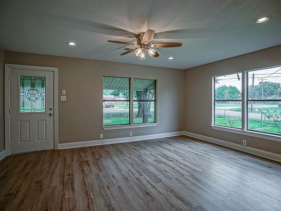 4th image of 5798 32nd St