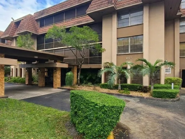 665 NE 195th St APT 119, Miami, FL 33179