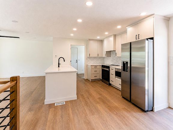 4th image of 351 N Saguaro Dr