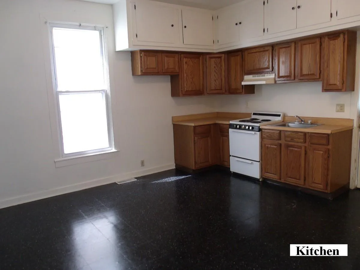 2529 Montgomery St — Photo 3