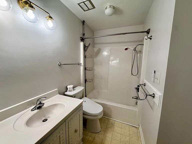 208 Lamplighter Cir — Photo 11