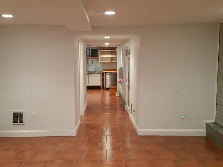 909 Monroe St NW #B — Photo 4