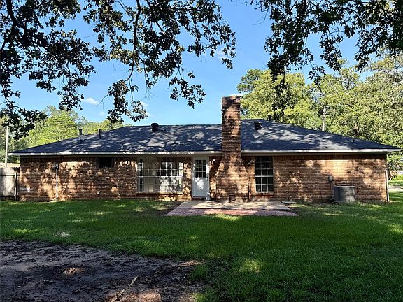 3rd image of 904 Whispering Lake Dr