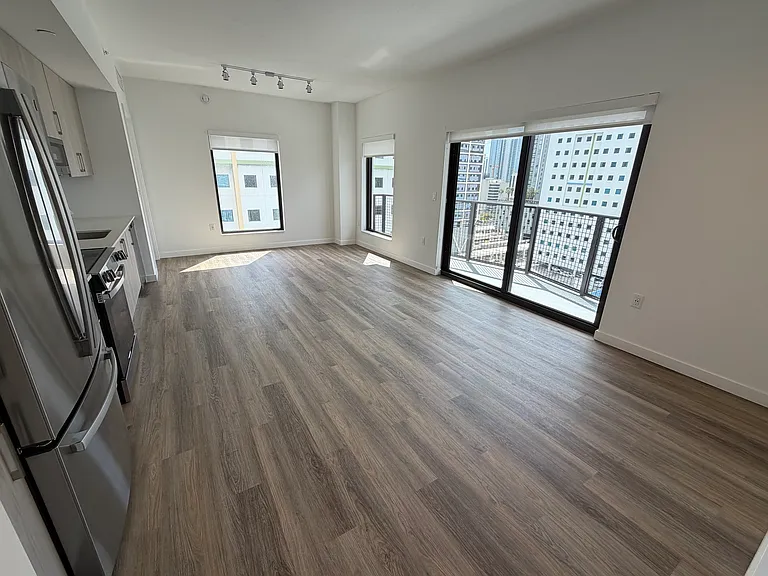 425 NW 6th St #B1 — Photo 3