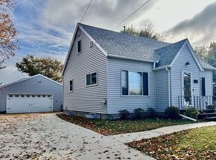 309 Independence Ave S, Clarks Grove, MN 56016