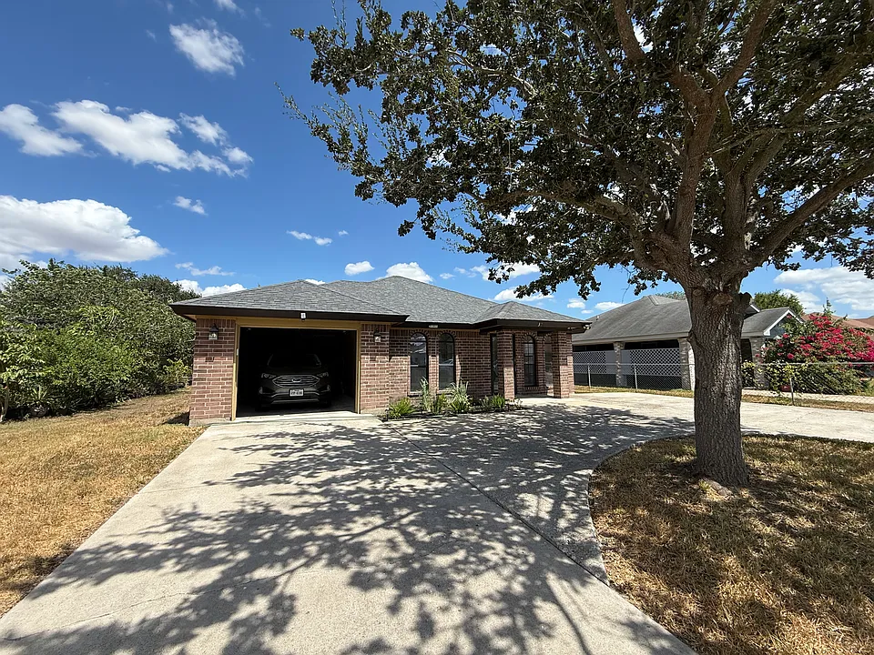 302 Hinojosa Dr