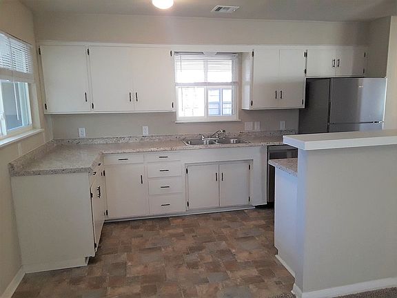 4th image of 2339 W Holly St