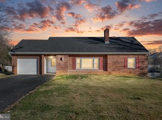 17 Charles Ave, Stewartstown, PA 17363