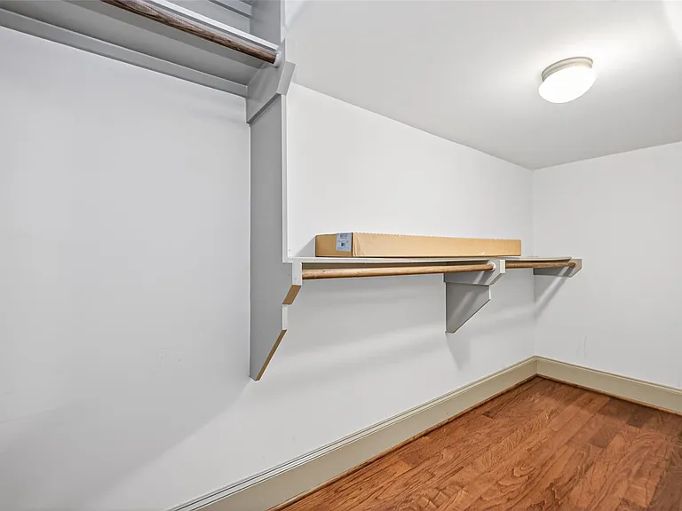 308 W Bell St — Photo 11