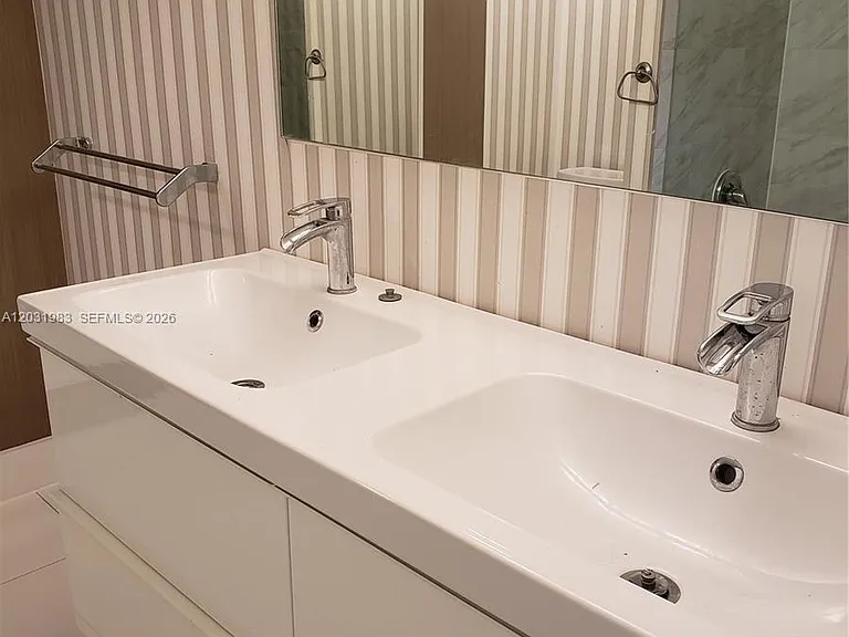 100 Golden Isles Dr #Penthouse 7 — Photo 23
