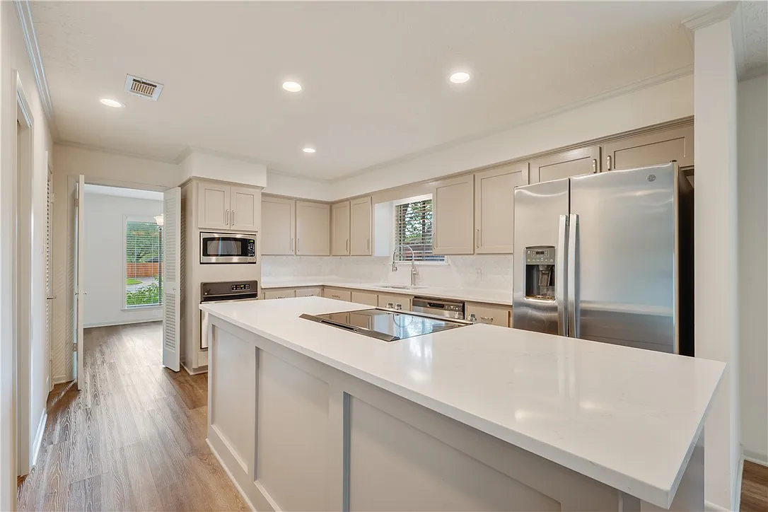 4 bed, 2244 sqft, $2,950 — Photo 4