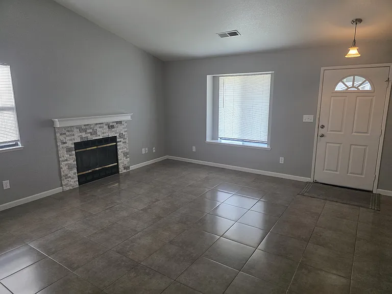 1021 Jacquelinelee Dr — Photo 5