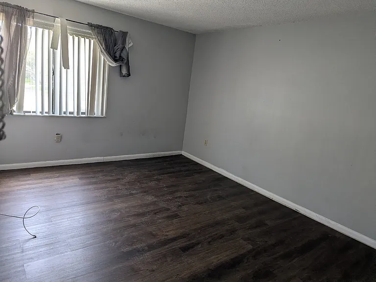 5229 Vineland Rd — Photo 20