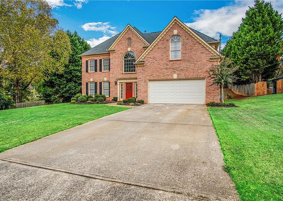 1st image of 300 Bluff Oak Dr