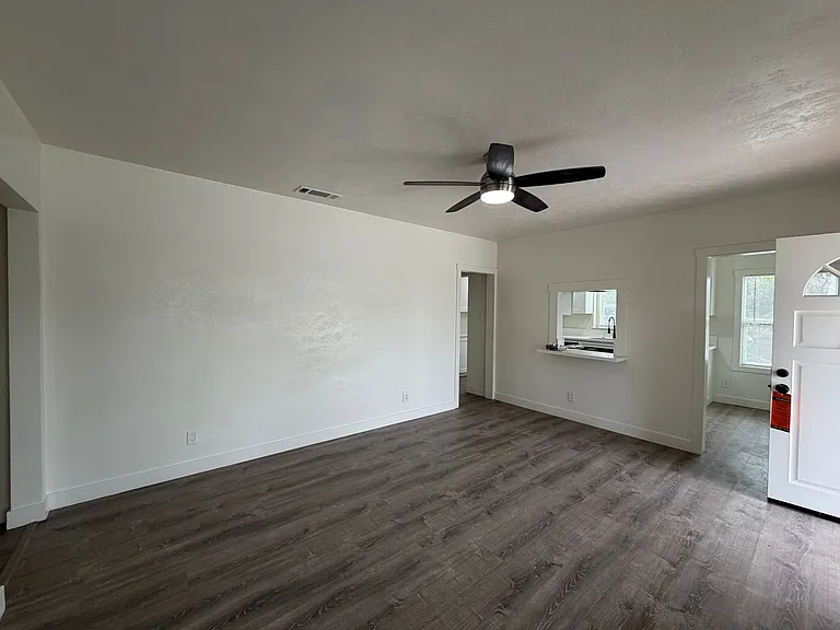535 Jackson St — Photo 2