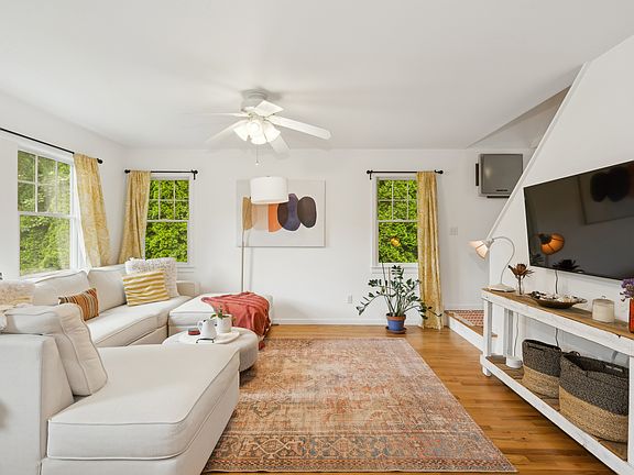 4th image of 8 Neptune Ave