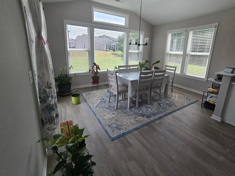 121 Linden Ct — Photo 4