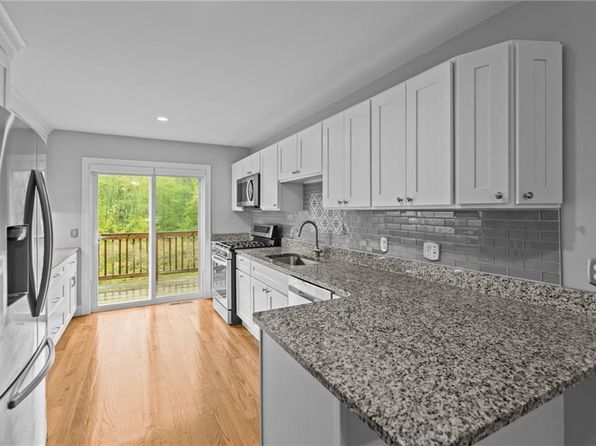 3 Lily Ln, West Warwick, RI 02893