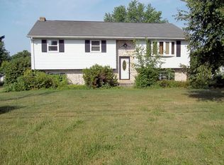 1067 Pine Grove Rd, Hanover, PA 17331